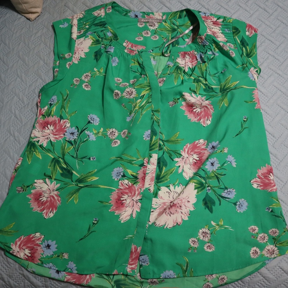 Daniel Rainn button up Blouse